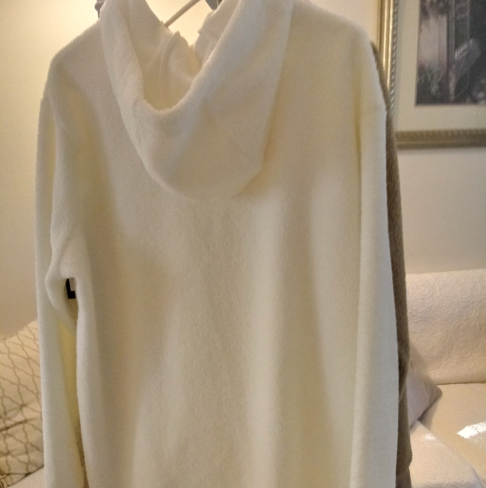 Sale! NWT White pullover hoodie